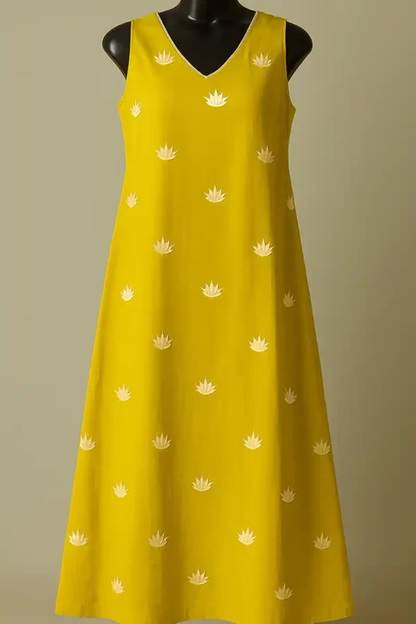 Coord set in pure cotton with embroidery - Image 2